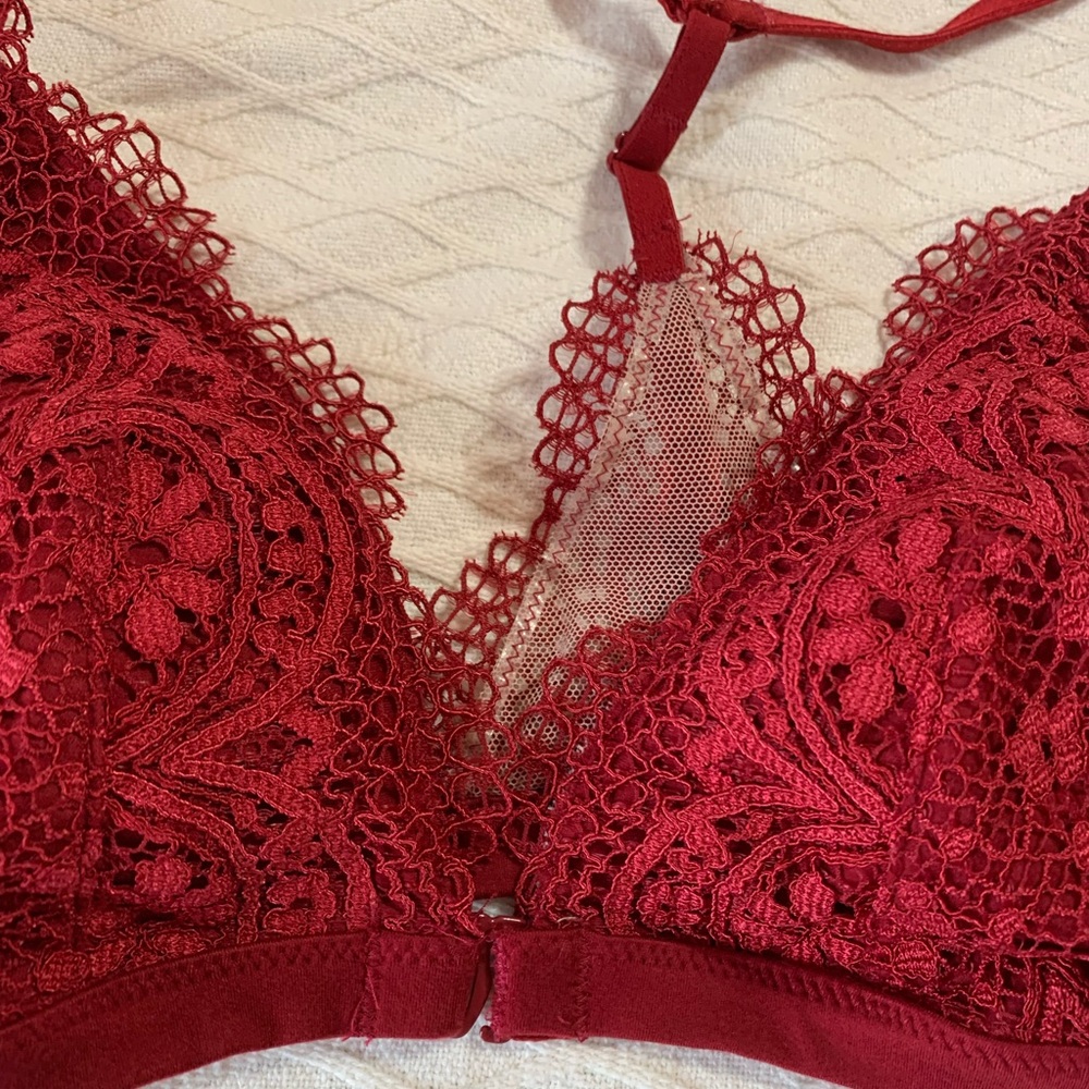 Victoria Secret - Picture 2 of 4